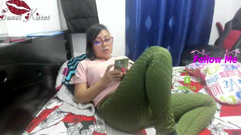 Snapshot of candy_val chatting on January 19, 5:37 am candy_val online show from January 19, 5:37 am