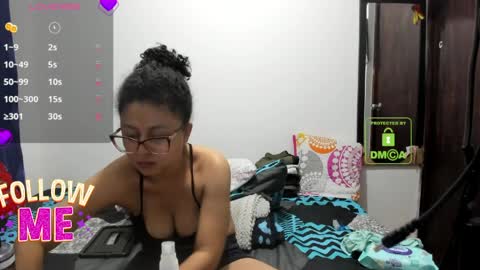 candy_val online show from April 7, 6:26 am