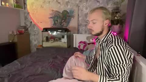 candybeee online show from October 18, 5:50 pm