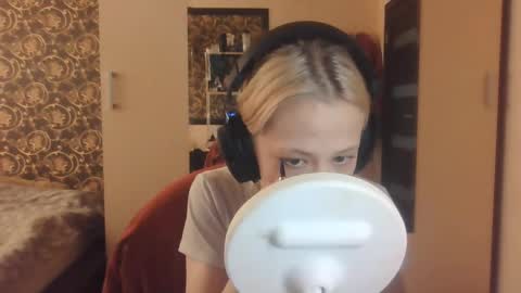 Mia online show from April 17, 12:07 pm