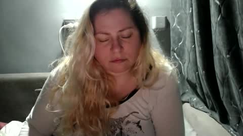 Laura online show from November 2, 8:31 pm