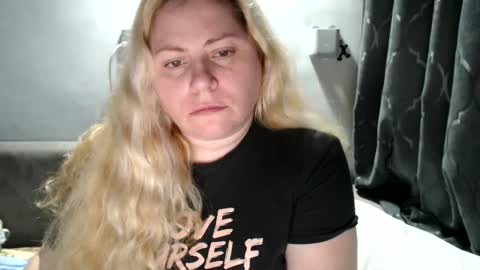 Laura online show from February 15, 11:14 pm