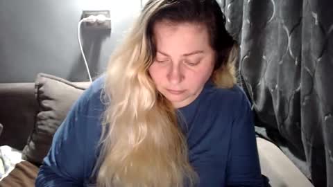 Laura online show from February 10, 9:29 pm