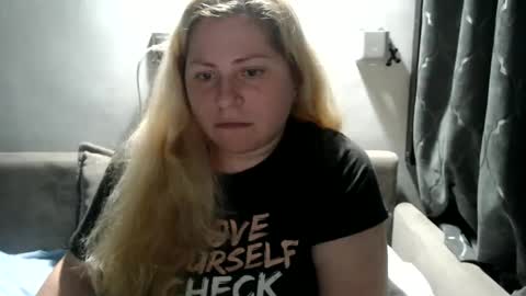 Laura online show from February 17, 6:39 pm