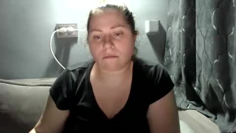 Laura online show from November 18, 8:34 pm