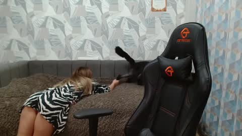 candymini online show from September 20, 9:01 am