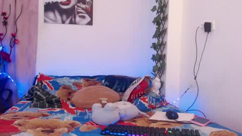 candyy_doll_ online show from March 31, 8:20 pm