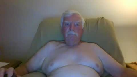 Snapshot of capecod21 chatting on October 8, 10:21 am capecod21 online show from October 8, 10:21 am