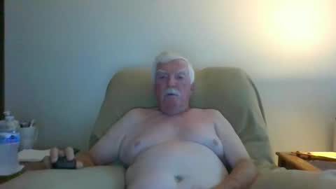 Snapshot of capecod21 chatting on October 5, 12:13 pm capecod21 online show from October 5, 12:13 pm