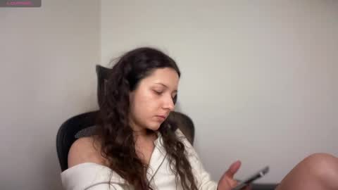 Snapshot of cappuccinokiss chatting on February 21, 3:43 pm Emma online show from February 21, 3:43 pm
