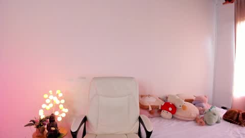              online show from February 1, 2:02 pm