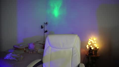              online show from March 7, 9:07 am