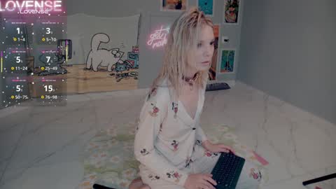 NONA    follow online show from September 19, 5:00 am