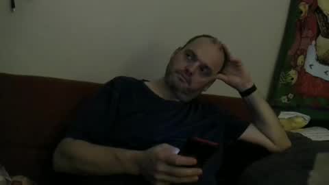 Snapshot of caressonnous chatting on December 5, 1:53 am louis online show from December 5, 1:53 am
