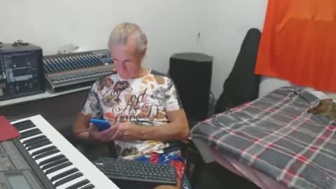 carlos online show from February 11, 2:37 am