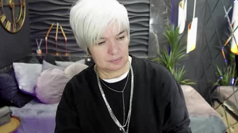 Carmen online show from September 24, 9:10 pm