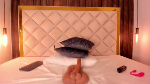 caro_giraldo_ online show from November 23, 12:14 pm