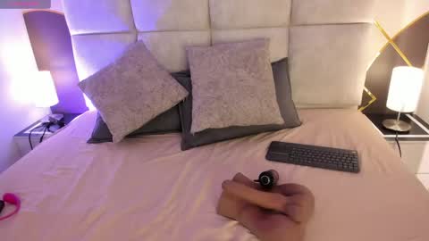 caro_giraldo_ online show from April 21, 12:12 pm