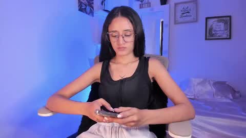 Caroline online show from February 10, 7:07 pm