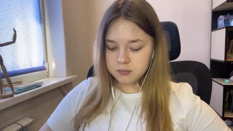 carolindueno online show from February 24, 11:46 am