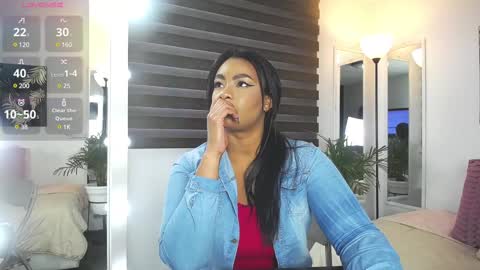 C A R O L I N E online show from March 3, 12:39 pm