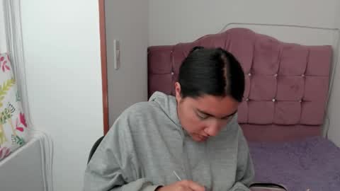 caroline_rodriguez_9 online show from November 22, 7:23 pm
