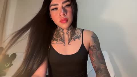  Caroline Willsom  online show from July 13, 12:14 am