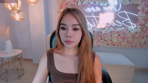 Snapshot of carolinegrace_ chatting on February 6, 10:47 am Caro online show from February 6, 10:47 am