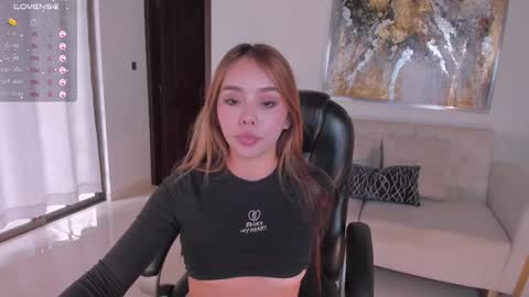Snapshot of carolinegrace_ chatting on March 6, 5:33 pm Caro online show from March 6, 5:33 pm