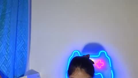 Snapshot of caroll_luna chatting on December 14, 8:45 am kitty online show from December 14, 8:45 am
