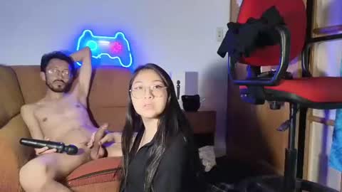 Snapshot of caroll_luna chatting on December 3, 7:05 am kitty online show from December 3, 7:05 am