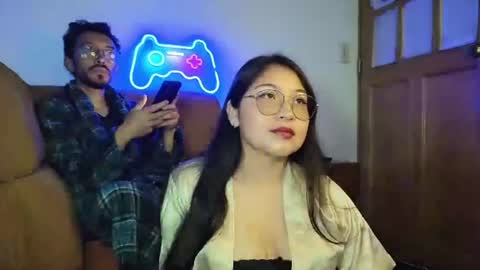 Snapshot of caroll_luna chatting on December 4, 9:45 am kitty online show from December 4, 9:45 am