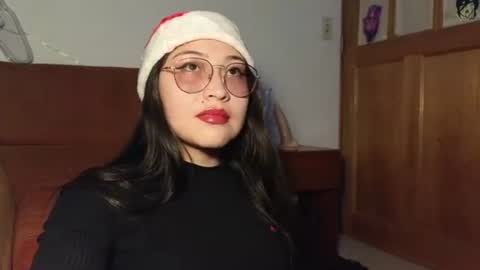 Snapshot of caroll_luna chatting on December 6, 12:40 am kitty online show from December 6, 12:40 am