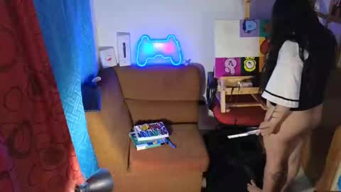 Snapshot of caroll_luna chatting on December 18, 10:08 am kitty online show from December 18, 10:08 am