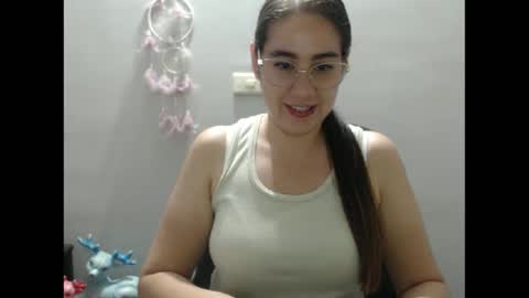 Carolyn Lux online show from January 18, 1:47 am