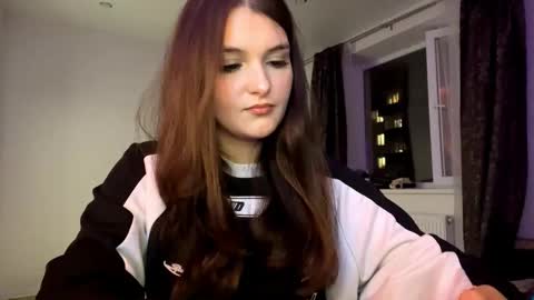 Snapshot of carolynhanrath chatting on September 17, 4:32 pm Elizabeth online show from September 17, 4:32 pm