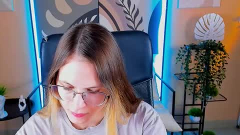 carrie_roses online show from October 6, 4:19 am