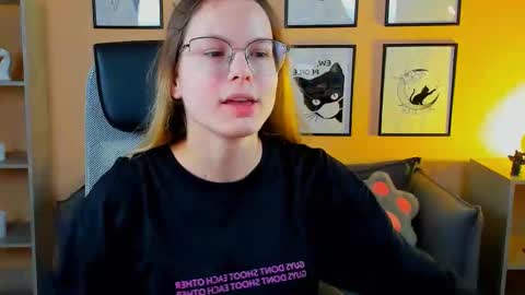 carrie_roses online show from September 18, 4:38 am