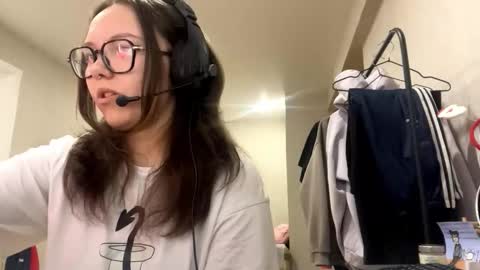 Emilia online show from November 29, 6:21 am