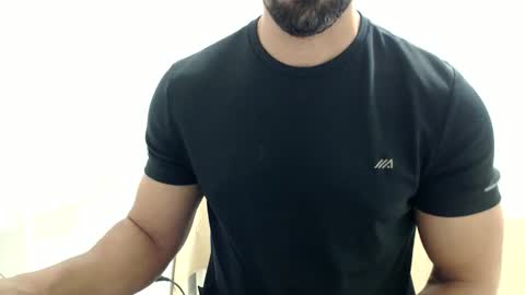 cashmastermuscle77 online show from June 7, 9:20 pm