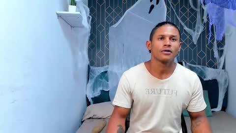 Casike online show from November 2, 7:25 pm