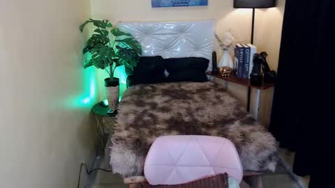Snapshot of cassandrafoxxx chatting on December 29, 8:44 am cassandrafoxxx online show from December 29, 8:44 am
