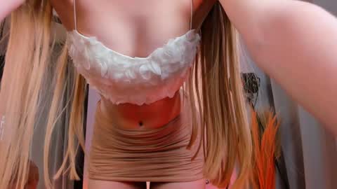 Snapshot of cassie_palmer chatting on December 25, 9:45 am Hello my name is Cassie and my friend Nilo is also here online show from December 25, 9:45 am