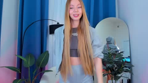 Snapshot of cassie_palmer chatting on December 28, 10:03 am Hello my name is Cassie and my friend Nilo is also here online show from December 28, 10:03 am