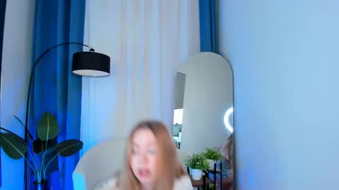 Snapshot of cassie_palmer chatting on February 21, 6:29 am Hello my name is Cassie and my friend Nilo is also here online show from February 21, 6:29 am