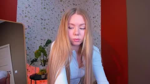 Snapshot of cassie_palmer chatting on March 5, 6:54 am Hello my name is Cassie and my friend Nilo is also here online show from March 5, 6:54 am