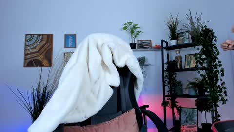 Snapshot of cassioopeia chatting on December 11, 5:32 am Im your sweet candy try me soon online show from December 11, 5:32 am