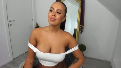 Snapshot of cassyanna22 chatting on September 10, 6:31 pm Cassyanna online show from September 10, 6:31 pm