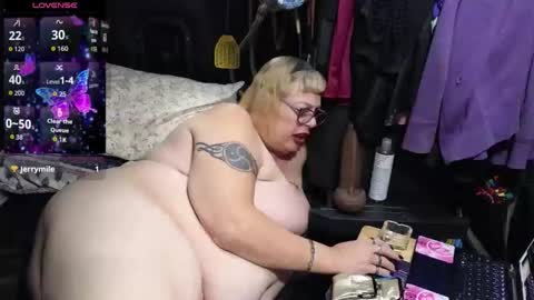 castrated julie online show from December 17, 6:42 am