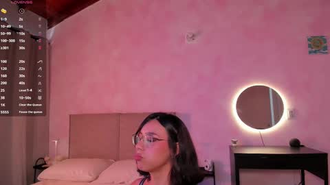 Snapshot of cat_loren chatting on October 18, 6:34 pm Loren online show from October 18, 6:34 pm
